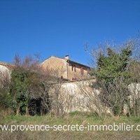 Farmhouse for sale in Gordes, hamlet bastide facing Luberon Gordes