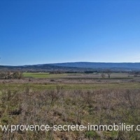 For sale, hamlet country house facing the Luberon in Gordes