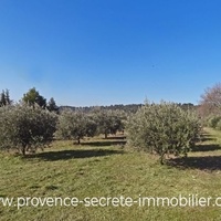 Luberon, Cabrières d'Avignon, building plot near village for sale