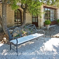 Bonnieux, exclusive sheepfold with mill and pool for sale
