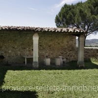 Mas and outbuildings for sale in Luberon sur Roussillon