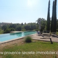 Luberon, villa in stone and wood with view and swimming pool