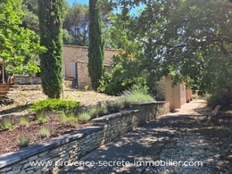 Ménerbes villa for sale