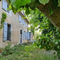 Luberon, ideal property as an hotel/restaurant, edge of a town