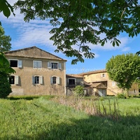Luberon, ideal property as an hotel/restaurant, edge of a town