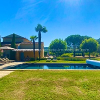Luberon real estate, mas for sale Ménerbes with pool and park