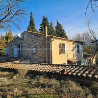 Luberon, farmhouse for sale on the edge of the Saumane golf course