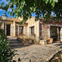 Charming house for sale in a quiet condominium in Roussillon